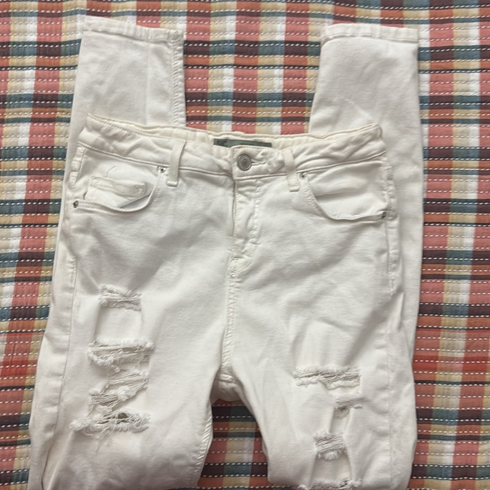 Topshop White Distressed Ankle Jeans. JAMIE is the style. Distressed jeans